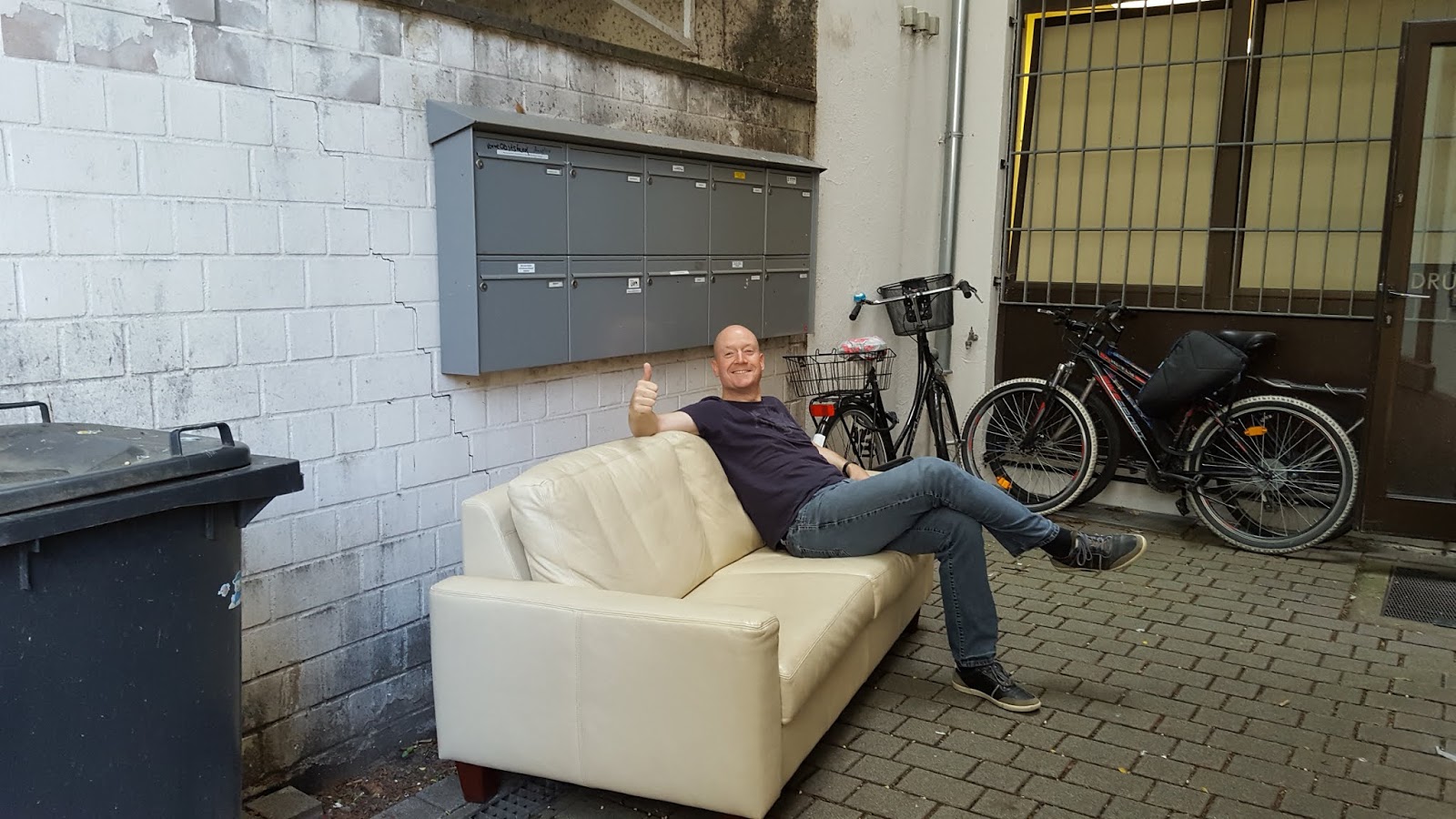 Bye-bye Bockenheim. Hello Hausen! Bye-bye Bockenheim. Hello Hausen!